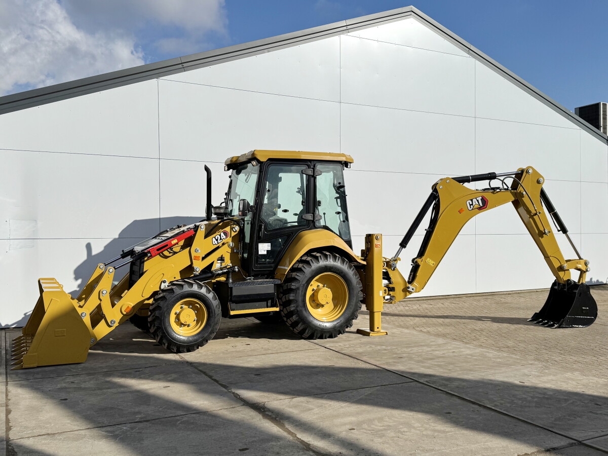 Caterpillar 424 - 4WD 2024