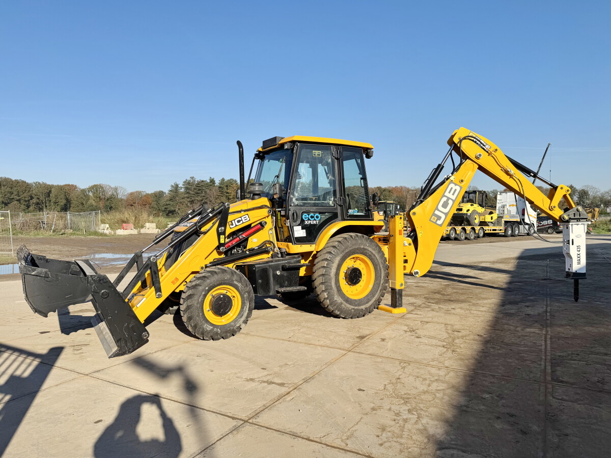 JCB 3DX 4WD + Maxx 435 Hammer