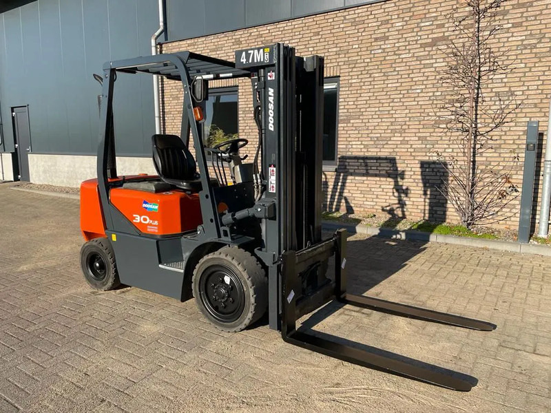 Forklift Doosan D30G Yanmar 3 Ton Triplex Freelift Sideshift Diesel Heftruck 470 cm 2015