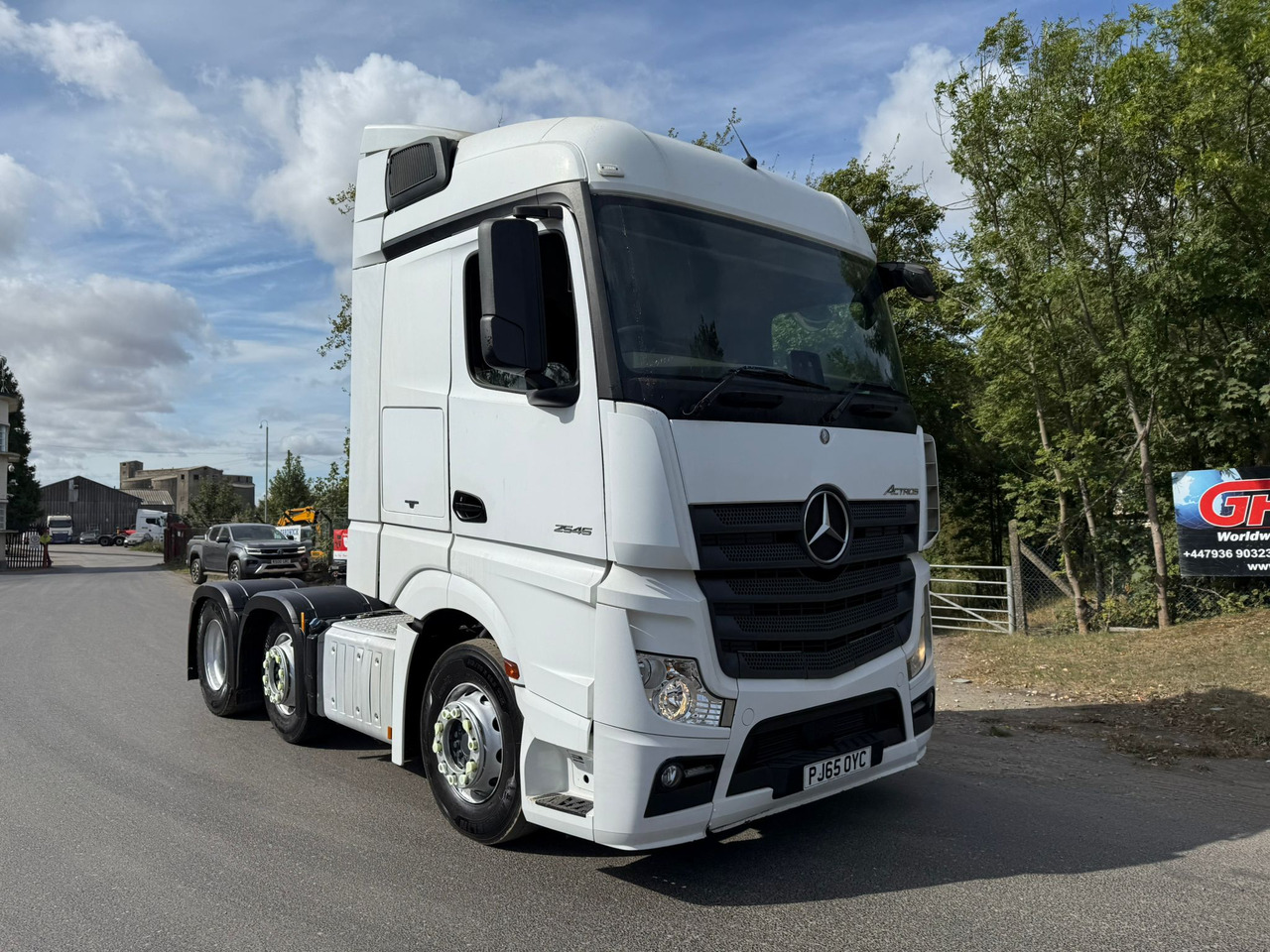 Tractor unit 2015 Mercedes Benz 2545
