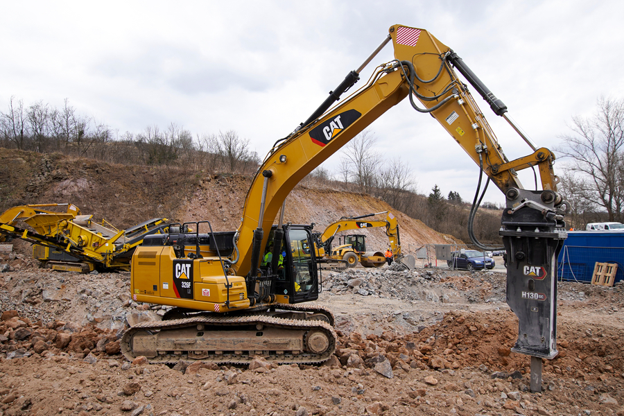 CAT 326F 2016 26 T 1.3 T HAMMER